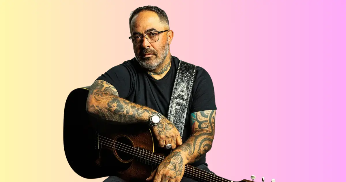 where does singer songwriter aaron lewis live now